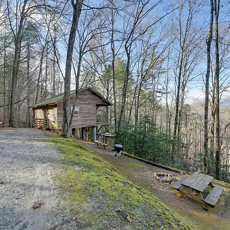 Pet-Friendly Smoky Mountain Cabin Hunt And Fish!